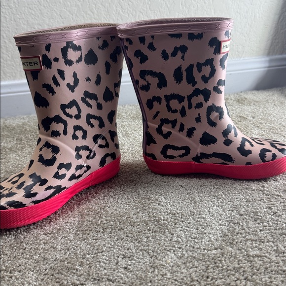 Hunter Pink and Black Leopard Print Boots 9/10 - Picture 2 of 7
